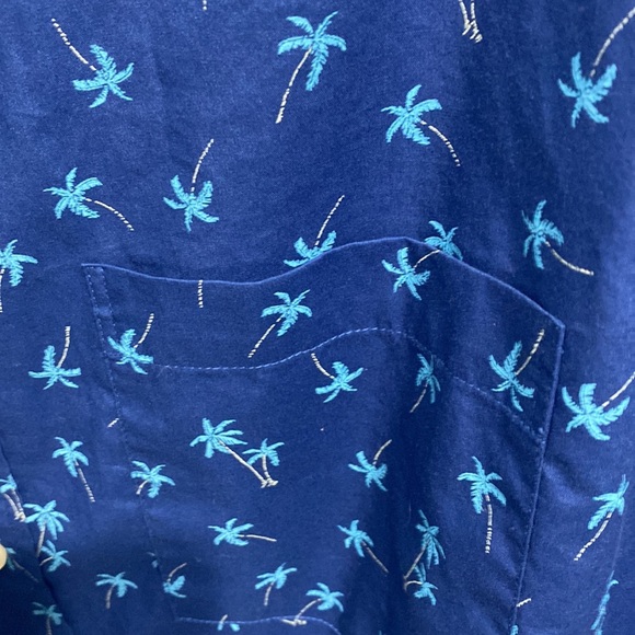 IZOD men’s button down. - Picture 3 of 4